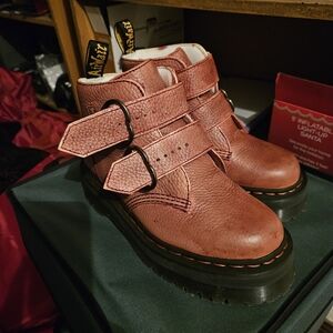 Dr. Martens Devon Hearts Leather Ankle Boots US 7